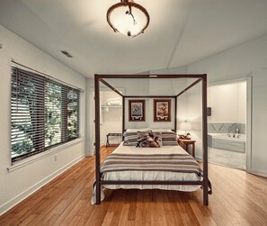 3 bedrooms, WiFi, bed sheets - Dells treetop lakeside lodging on famous Canyon Road. A top location! (Wisconsin Dells)