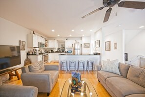 TV, fireplace