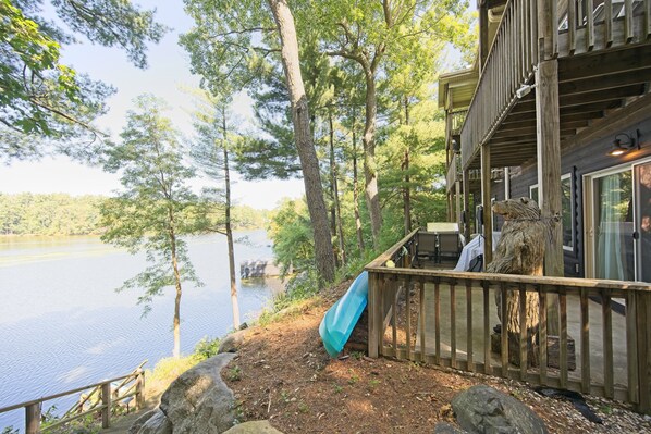Property grounds - Dells treetop lakeside lodging on famous Canyon Road. A top location! (Wisconsin Dells)