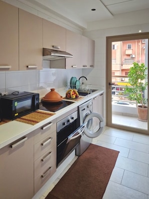 Micro-ondes, four, plaque de cuisson