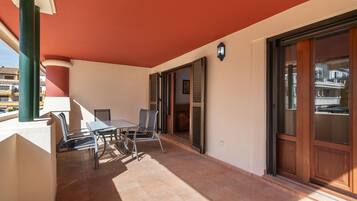 Apartment | Outdoor dining