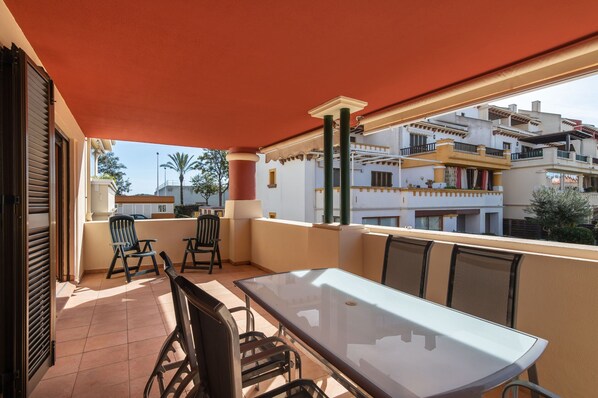 Apartment | Outdoor dining