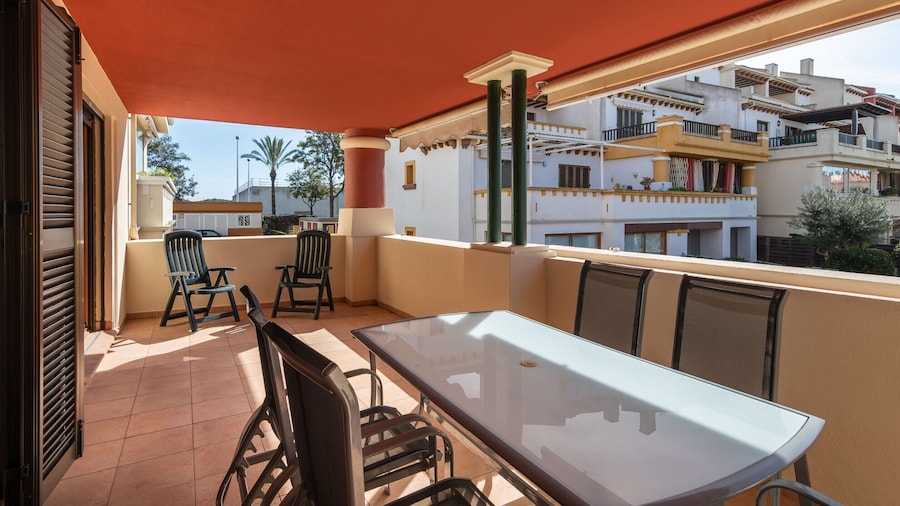 Family Oasis Near Golf & Beach