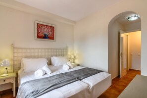 2 bedrooms, iron/ironing board