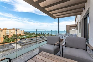 Terrace/patio - Beachfront Views and Poolside Stay (Ayamonte)
