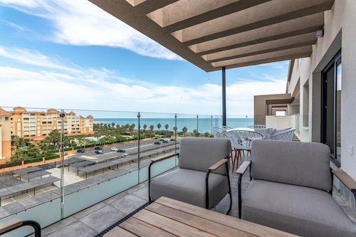 Beachfront Views and Poolside Stay