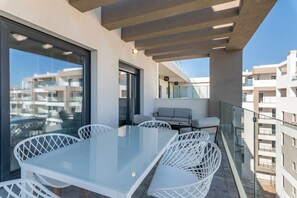 Apartment | Outdoor dining