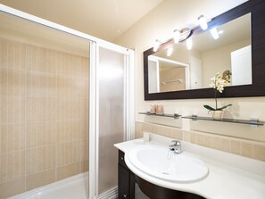Apartment | Bathroom