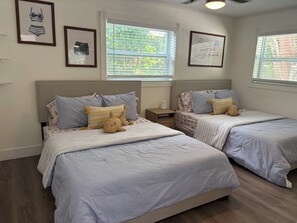 2 chambres, fer et planche à repasser, Wi-Fi, draps fournis