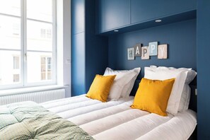 4 bedrooms, laptop workspace, iron/ironing board, bed sheets