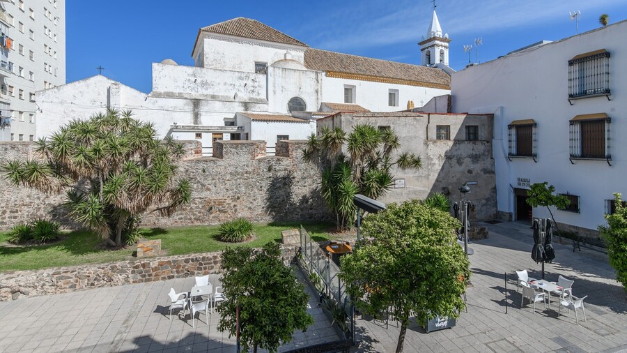 Ayamonte Central: Your Urban Oasis