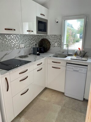 Microwave, stovetop, dishwasher