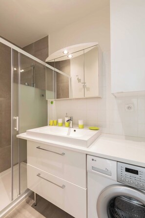Apartment | Bathroom