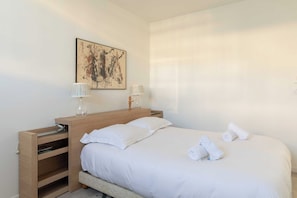 Apartment | 1 bedroom, laptop workspace, iron/ironing board