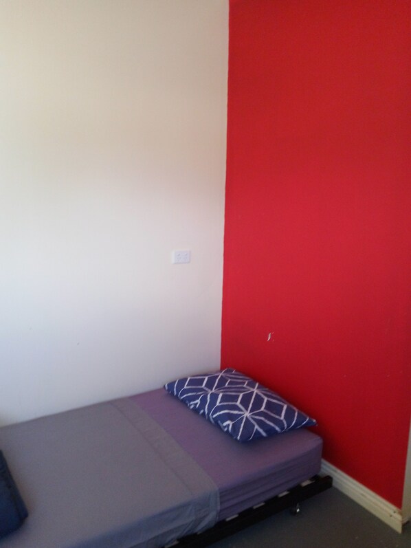 1 غرفة نوم ومكواة/لوح كي وواي فاي وملاءات أسرّة