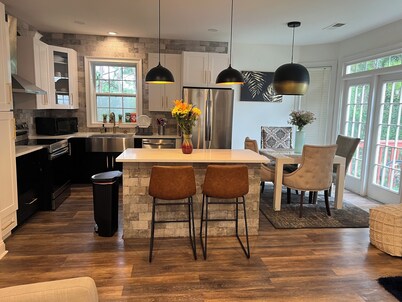 Spacious 4-bedroom house with WiFi and AC in peaceful Lawrenceville