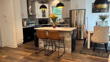 Micro-ondes, four, plaque de cuisson, lave-vaisselle