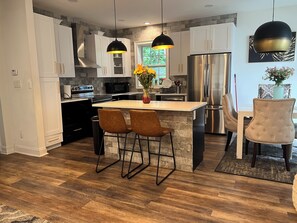 Micro-ondes, four, plaque de cuisson, lave-vaisselle