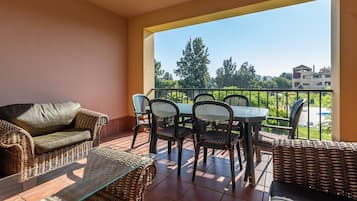 Apartment | Outdoor dining