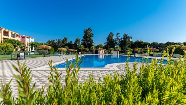 Apartment | Pool - Isla Canela Flat by Golf Course (Ayamonte)