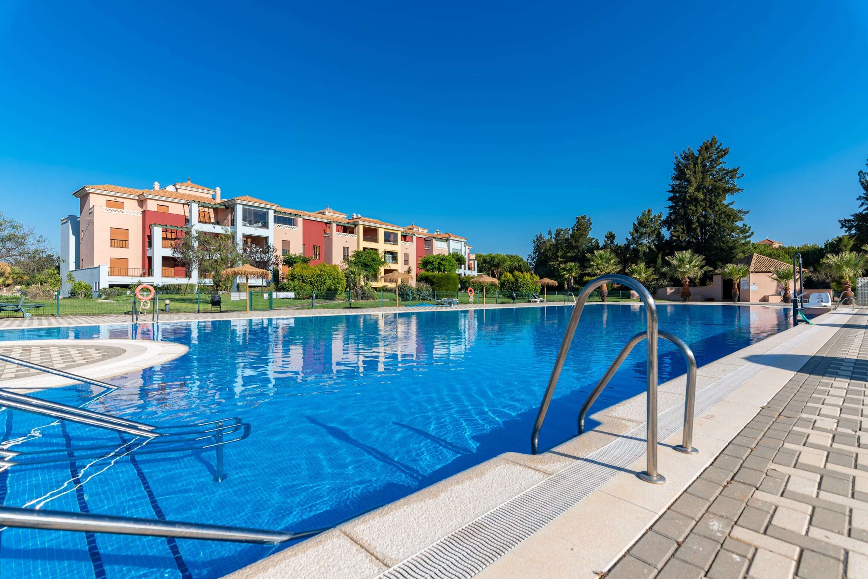 Apartment | Pool | Outdoor pool