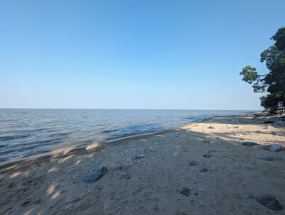Southern Charm, 4-bed cottage in Sandy Hook, fishing, swimming, hiking, relaxing