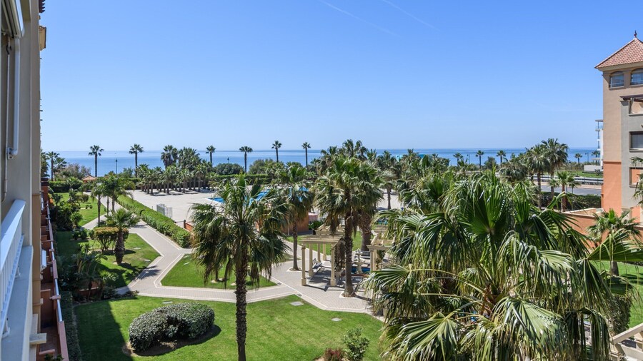 Beachfront Comfort With Terrace