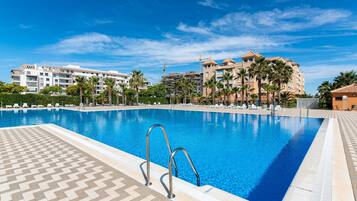 Apartment | Pool | Outdoor pool