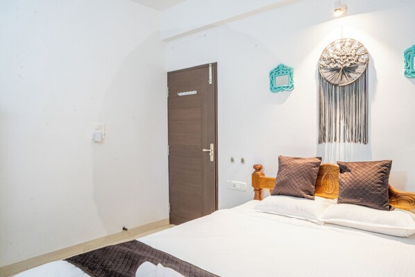 Deluxe Apartment, 1 King Bed with Sofa bed, Pool View