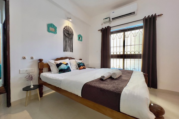 Deluxe Apartment, 1 King Bed with Sofa bed, Pool View | Iron/ironing board, WiFi (free)