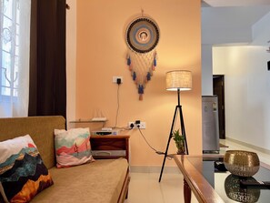 Deluxe Apartment, 1 King Bed with Sofa bed, Pool View | Living area
