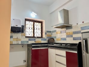 Deluxe Apartment, 1 King Bed with Sofa bed, Pool View | Private kitchen - Goan Hideaway - Uno (Siolim)