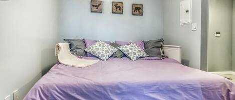 1 bedroom, iron/ironing board, WiFi, bed sheets