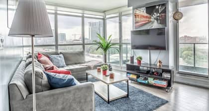 Stylish Corner Panoramic | Steps to Lake & Downtown Core