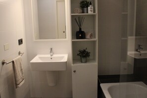 อพาร์ทเมนท์ | ห้องน้ำ | อ่างอาบน้ำ, ไดร์เป่าผม