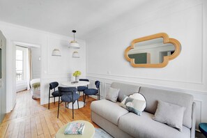 Apartment | Living area - Magnificent Apartment- 1br-4p - Tour-eiffel (Paris)