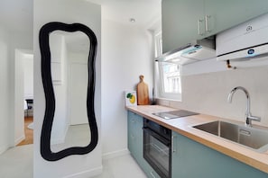 Appartement | Cuisine privée | Réfrigérateur, micro-ondes, four, plaque de cuisson