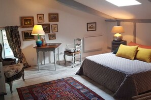 1 chambre, fer et planche à repasser, Wi-Fi, literie fournie