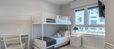 Apartamento | 2 dormitorios y tabla de planchar con plancha