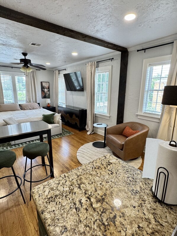 1 bedroom, desk, iron/ironing board, free WiFi