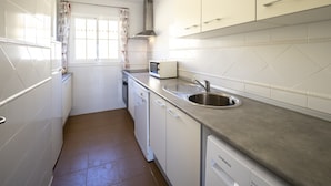 Apartment | Private kitchen - Cosy Family Apartment With Wifi (Ayamonte)