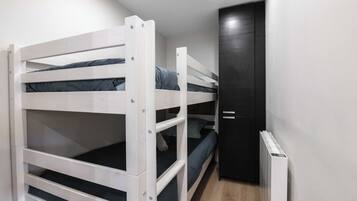 Apartment | 2 bedrooms, laptop workspace, iron/ironing board, bed sheets