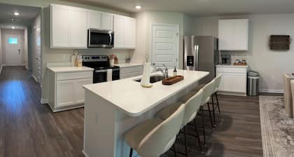 Charming 3-bedroom house in fabulous Fairhope with WiFi, AC