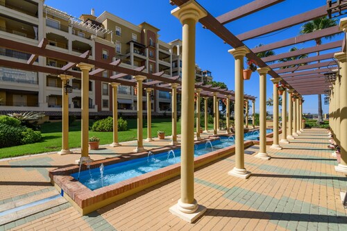 Beachside Apartment With Pool