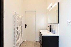 Apartment | Badezimmer | Handtücher, Toilettenpapier