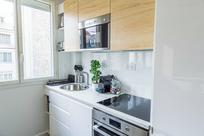 Apartment | Private kitchen | Fridge, microwave, oven, stovetop