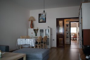 Apartamento, 2 quartos, sacada, vista para a cidade | Opções para refeição