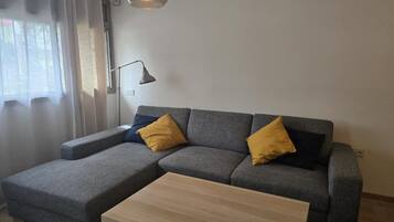 Apartment, 2 Bedrooms, Balcony, City View | Living area