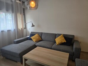 Apartment, 2 Bedrooms, Balcony, City View | Living area