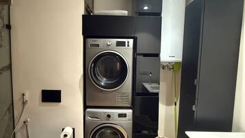 Apartment, 2 Bedrooms, Balcony, City View | Laundry